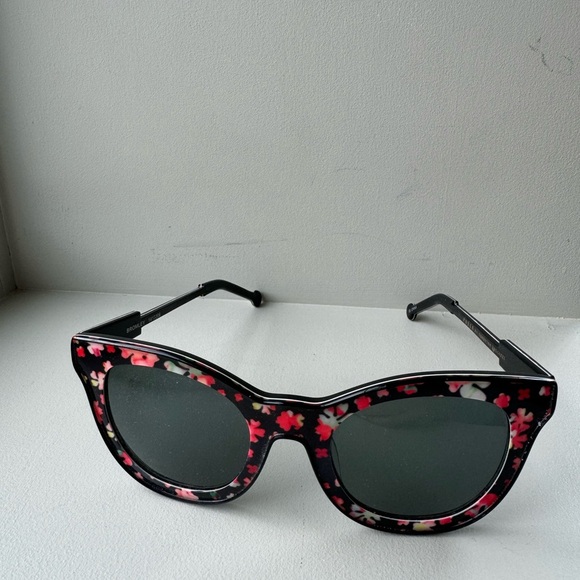 PREEN BY THORNTON BREGAZZI
Bromley Wayfarer Tinted Sunglasses - Picture 6 of 12